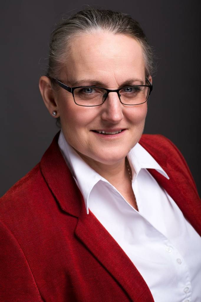 Business-Headshot-Photography-by-Mark-Hewitson-Photography-Thame- Business Headshot photography by Mark Hewitson Photography of Thame.